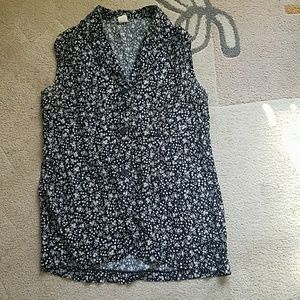 Sleeveless blue and white flower print shi…